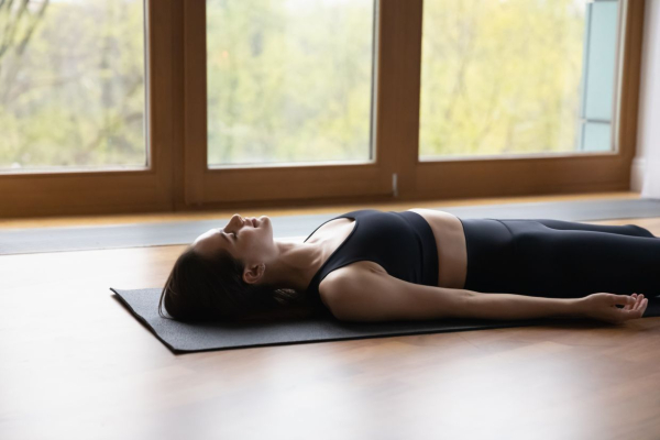 Йога при сколиозе для начинающих: упражнения, польза, противопоказания Йога при сколиозе для начинающих: упражнения, польза, противопоказания